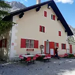 بيت شباب Rifugio La Capanna كلافييري