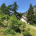 Rifugio La Capanna بيت شباب *
