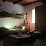 Rifugio La Capanna بيت شباب