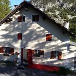بيت شباب Rifugio La Capanna كلافييري