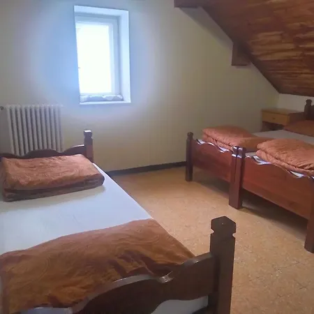 Rifugio La Capanna 克拉维埃