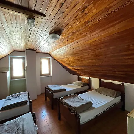 Rifugio La Capanna Hostel *